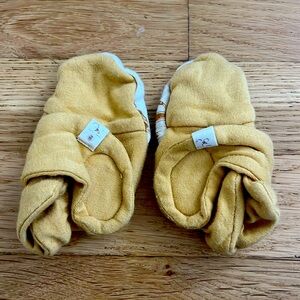 Goumi Newborn Booties